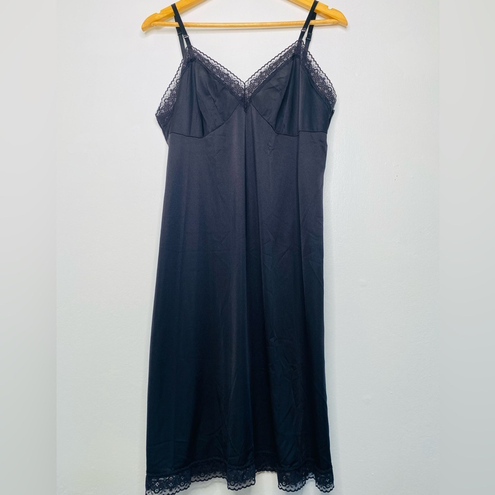 Vanity fair Full Slip Nylon and lace Size Large Pin up retro Romantic